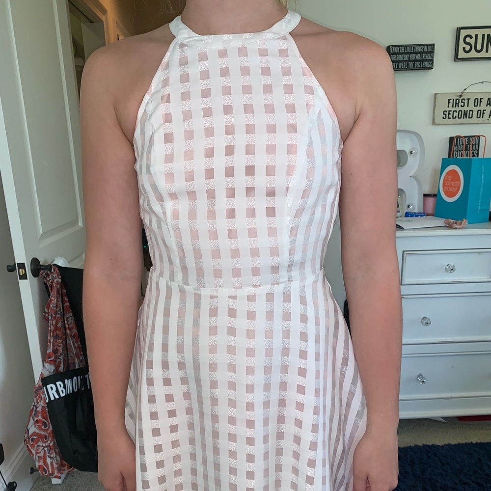 Lovers + Friends beautiful white/pink dress - Picture 4 of 4